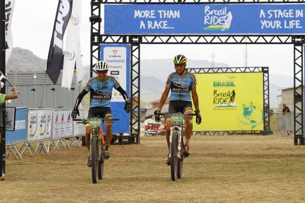 Os campeões Abraão Azevedo e Bart Brentjens - Sportograf / Brasil Ride