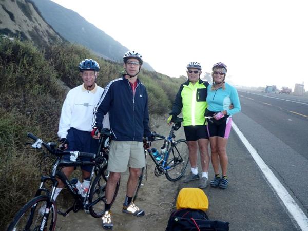 Eric (centro) em sua viagem de bike na Califórnia (Divulgação / Shimano)
